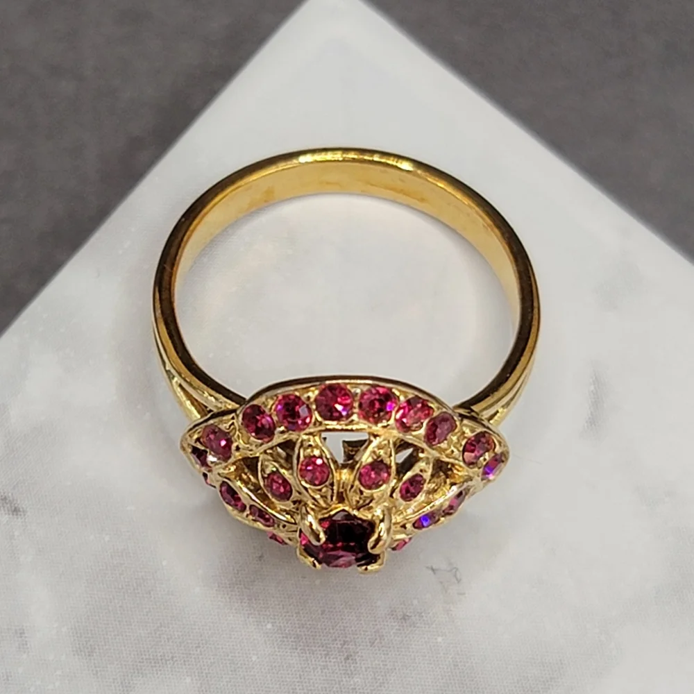 Beautiful Vintage Ring Simulated Ruby Cluster Gold Tone Size 6.5